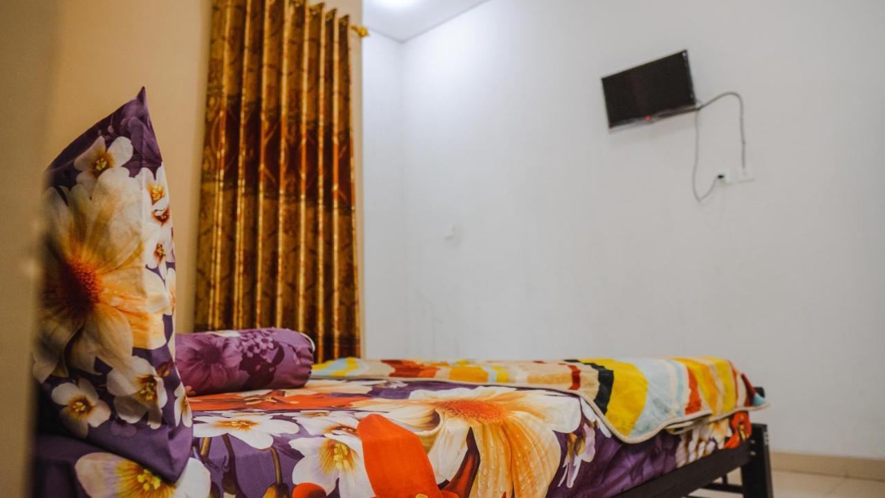 Sitiinggil Guest House Syariah Tegal  Exterior photo