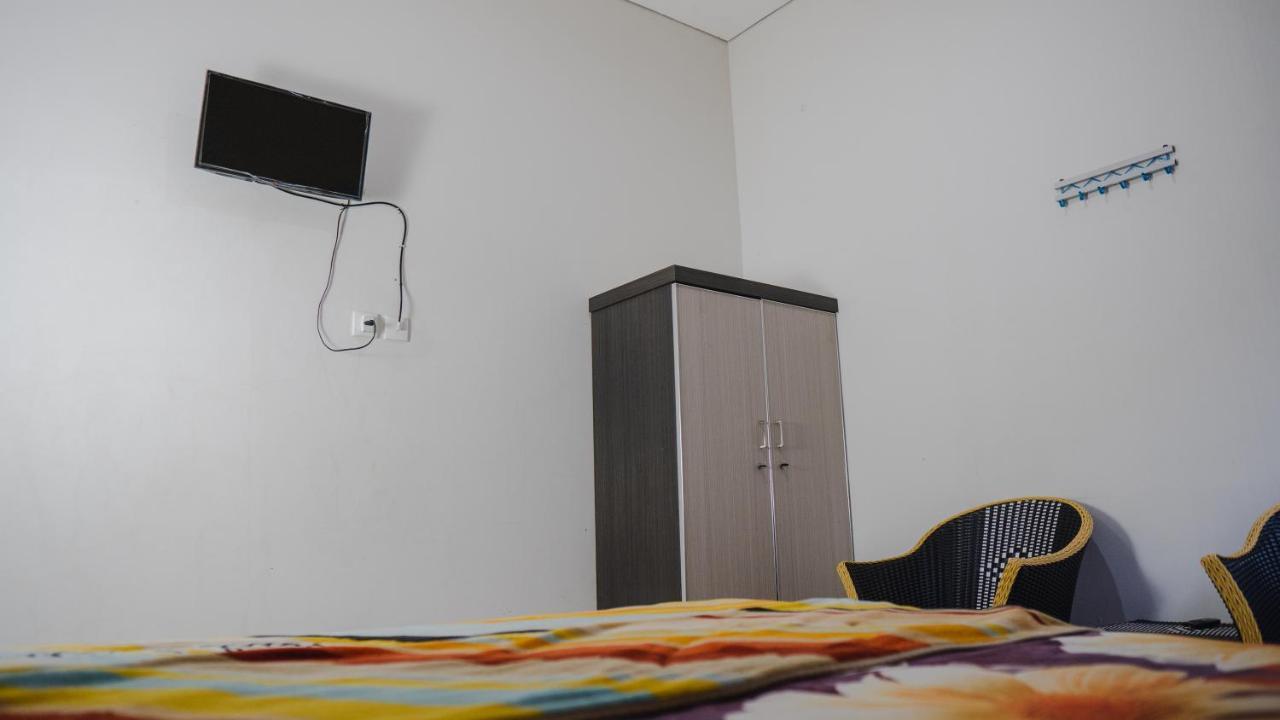 Sitiinggil Guest House Syariah Tegal  Exterior photo
